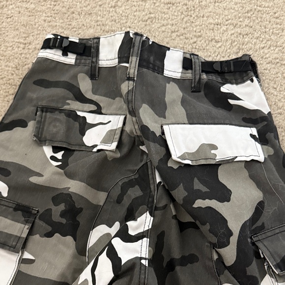 Camouflage Cargo Pants - Picture 3 of 6